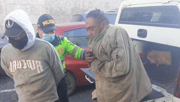 Dos de los presuntos ladrones fueron detenidos esta madrugada en el mercado San Camilo| Foto: PNP