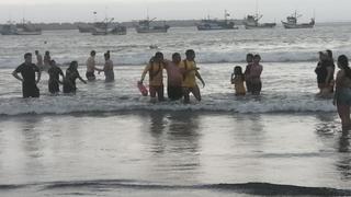 La Libertad: Rescatan a tres bañistas que se ahogaban en la playa de Salaverry
