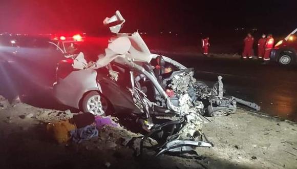 Tres fallecidos deja choque de auto con trailer en Nasca
