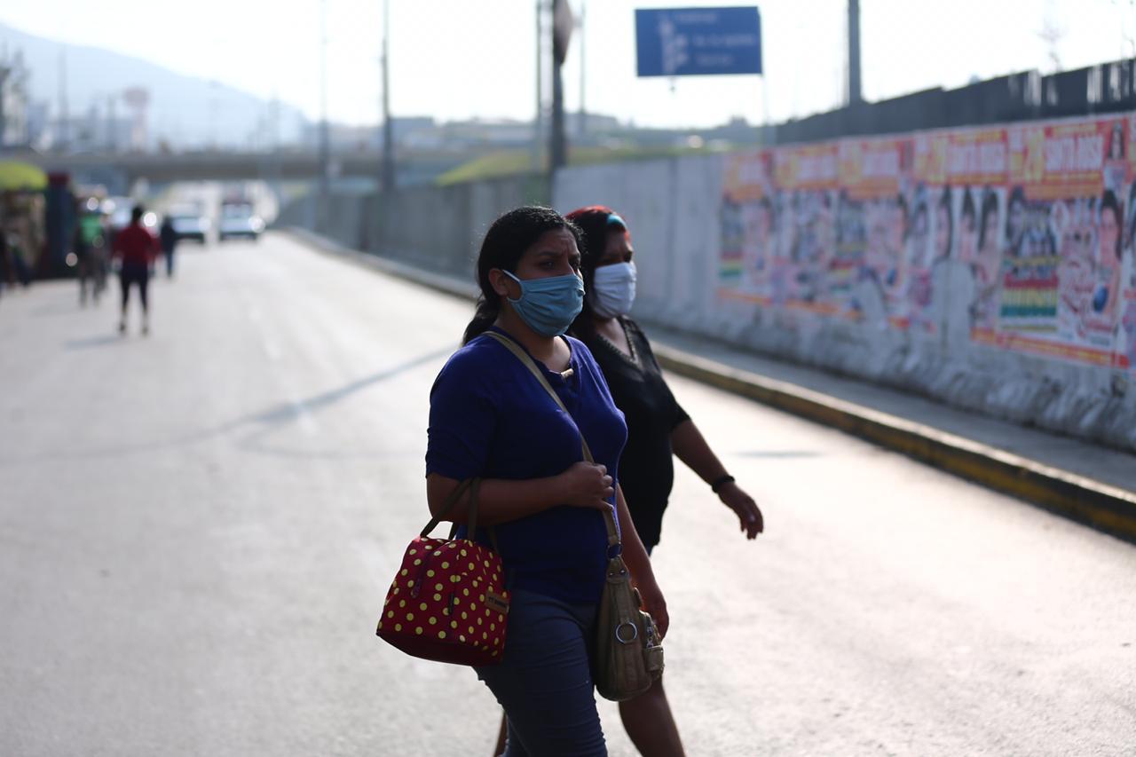 El Ejecutivo anunció que, a partir de hoy y hasta el 12 de abril, habrá salidas diferenciadas según el sexo para comprar alimentos y medicinas o acudir a los bancos. (Foto: HugoCurotto/GEC)