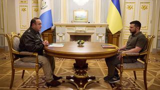 Ucrania: Presidente de Guatemala visita Kiev y se solidariza con Zelenski