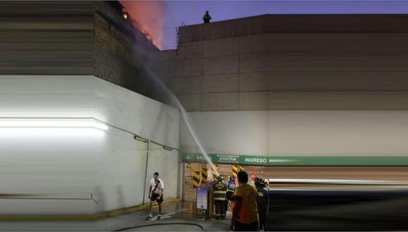 Incendio en almacenes de Tottus del Centro de Lima causó pánico en trabajadores y clientes 