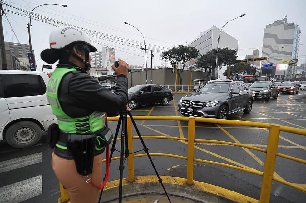 Desde hoy empieza a regir “pico y placa” para vehículos en Lima (FOTOS)