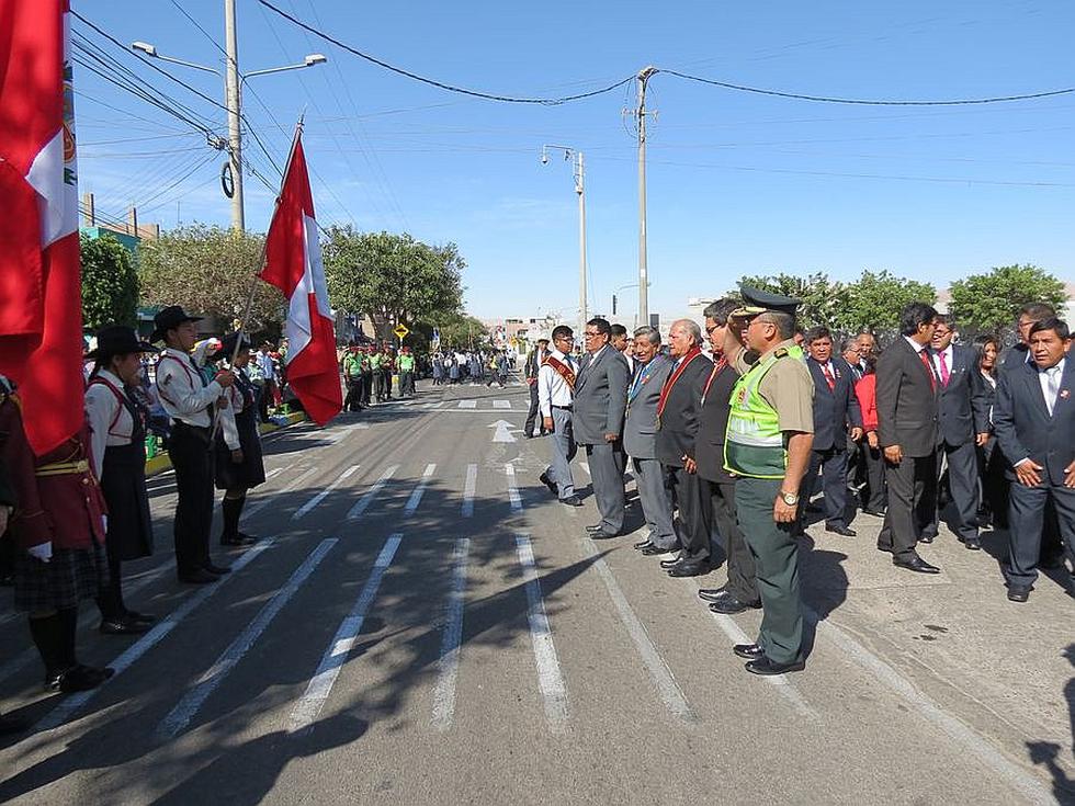 Civismo y marcialidad en desfile por el 477° aniversario de Moquegua