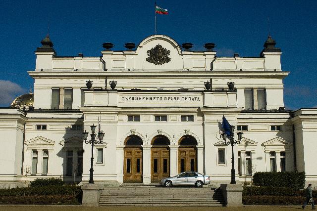 Una mujer se prende fuego ante el parlamento búlgaro