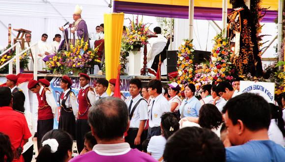 Miles de fieles y peregrinos de varias partes del país y del norte del Ecuador estuvieron presentes.