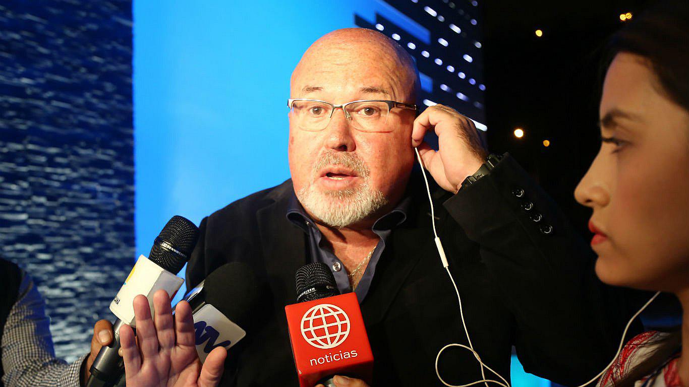 Carlos Bruce dice estar arrepentido y pide disculpas