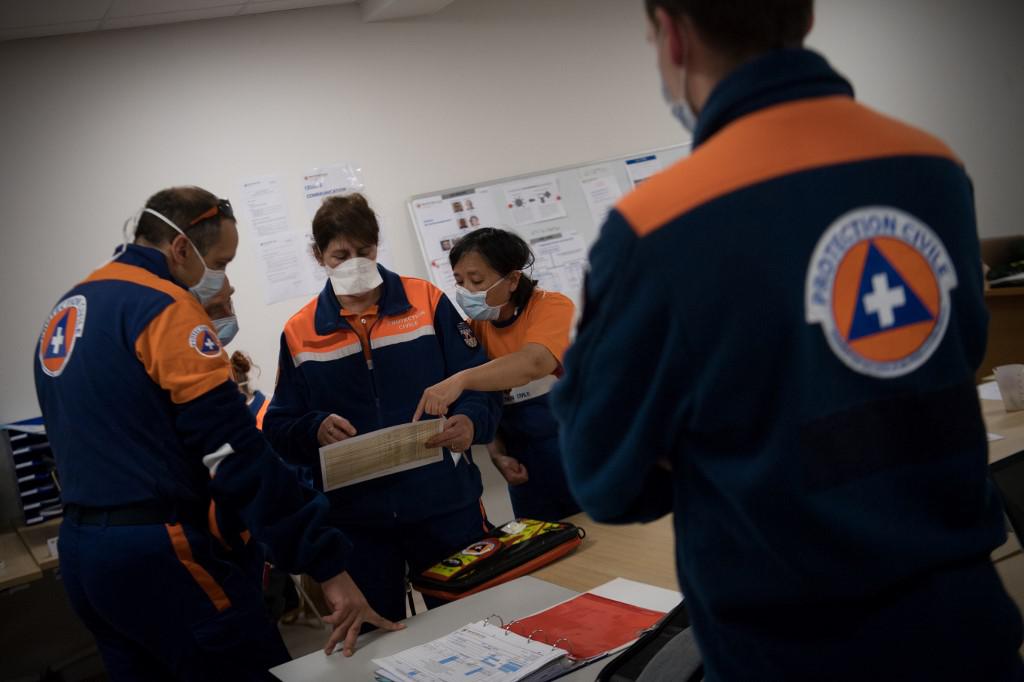 Members of French civil defence ("Protection Civile") prepare a mission to check migrants and homeless people locked down in hotels, on April 8, 2020, in Nantes, western France, on the 23d day of a lockdown in France aimed at curbing the spread of the COVID-19 pandemic, the novel coronavirus. (Photo by Loic VENANCE / AFP)