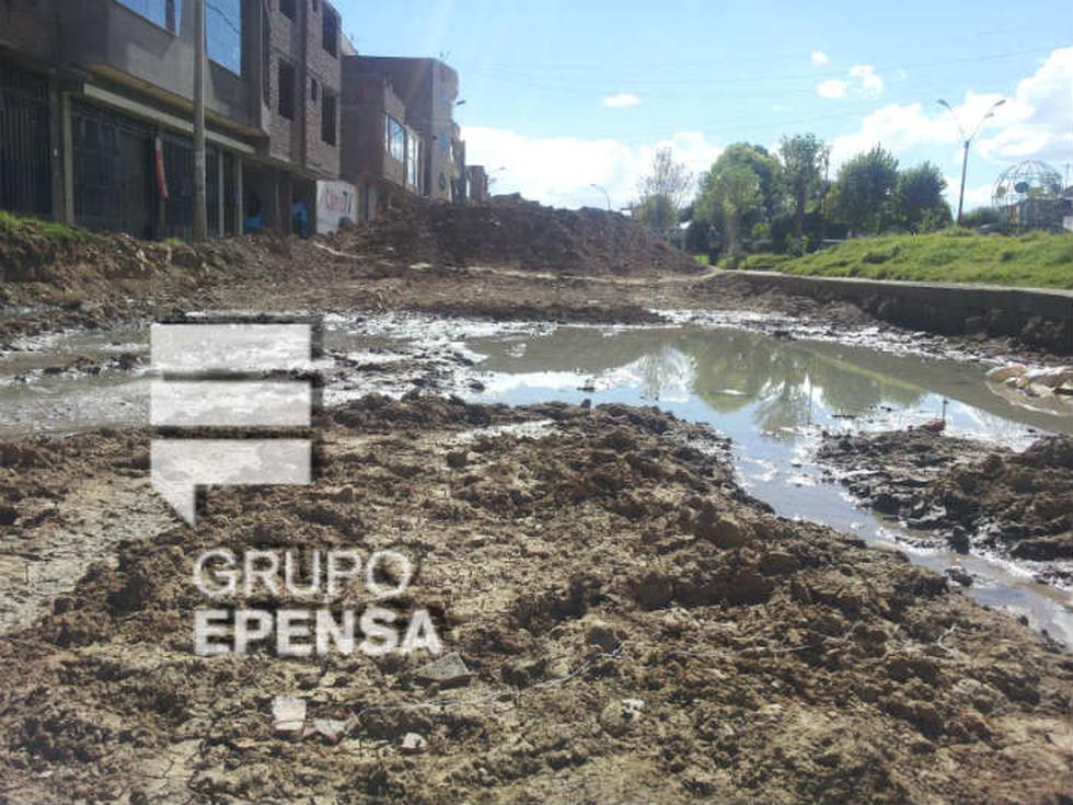 Obreros de MPH rompen tubería y perjudican vecindario