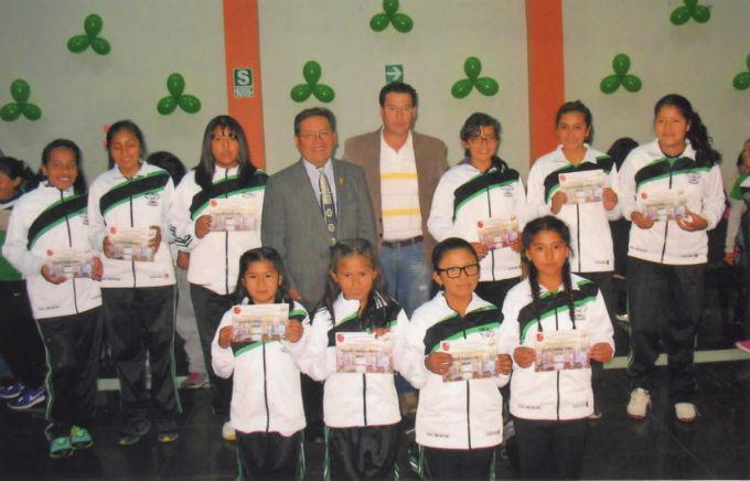 Distinguen a estudiantes del COAR por su destreza en el vóley