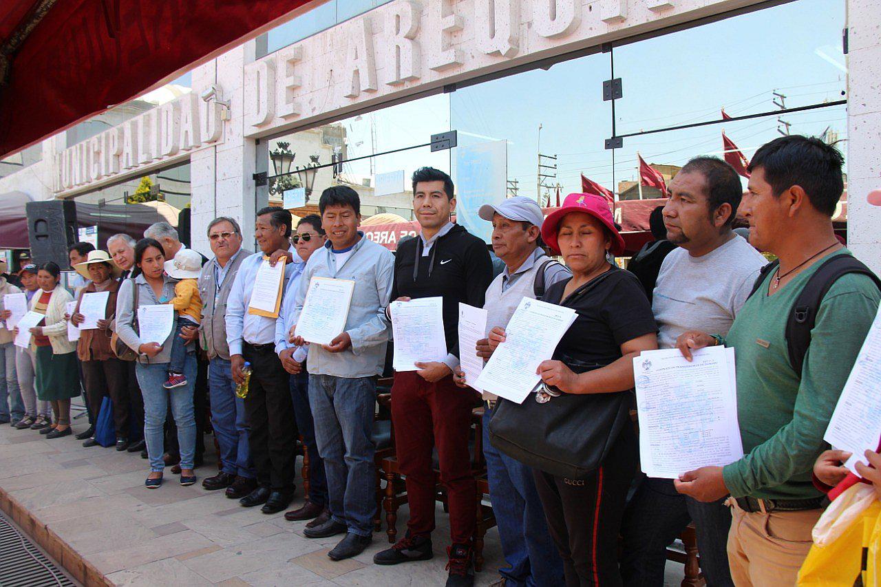 Municipalidad Provincial de Arequipa tituló a 200 vecinos de pueblos jóvenes