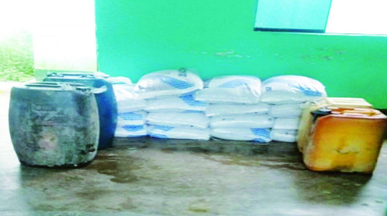 Decomisan combustible y alimento para langostino en Zarumilla 