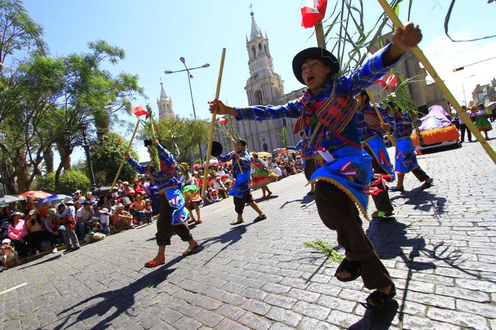 "Pasacalle de baile, carnaval y desazón"