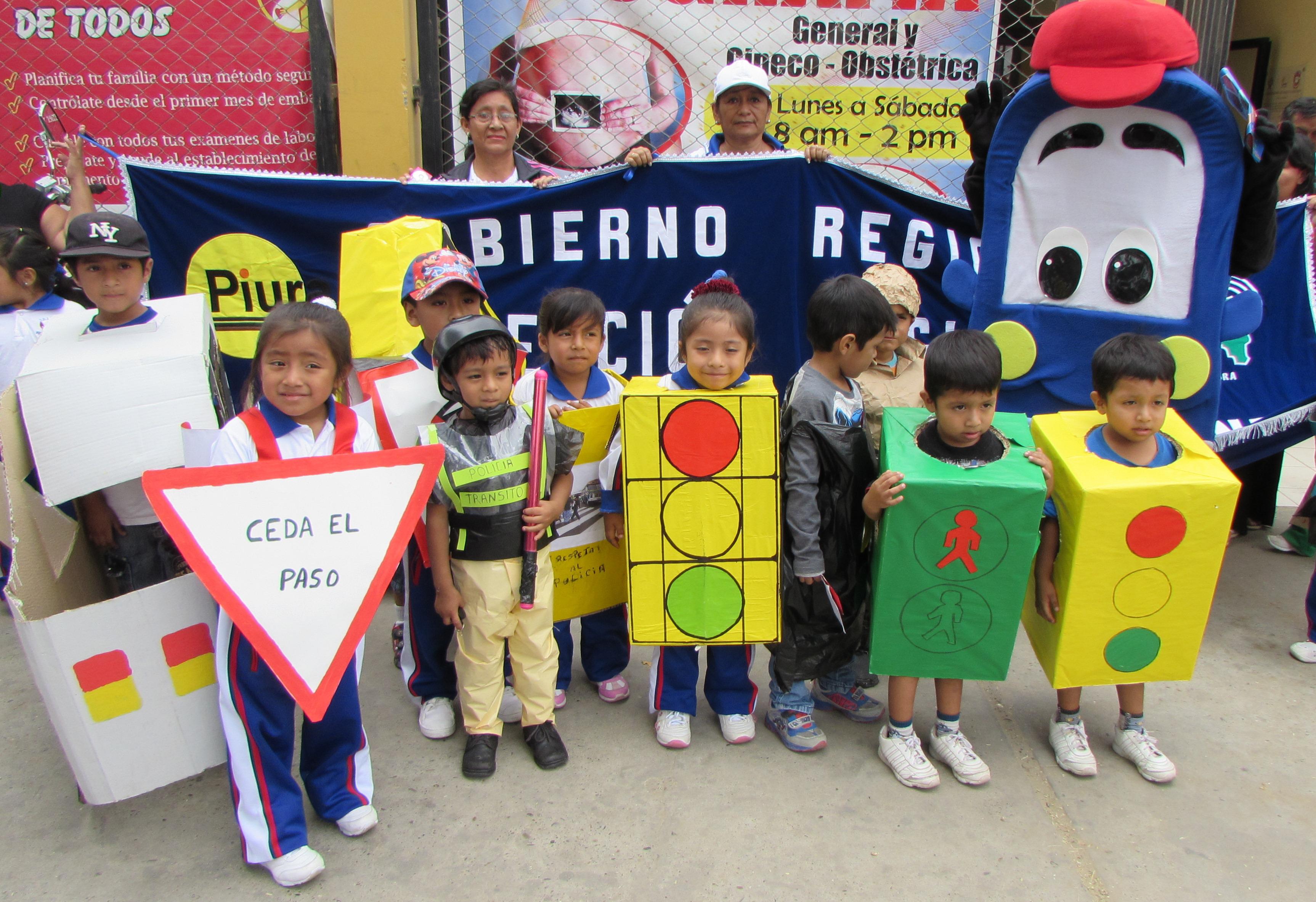 Piura: Niñas y niños de Catacaos marcharon en pasacalle por Semana de Seguridad Vial