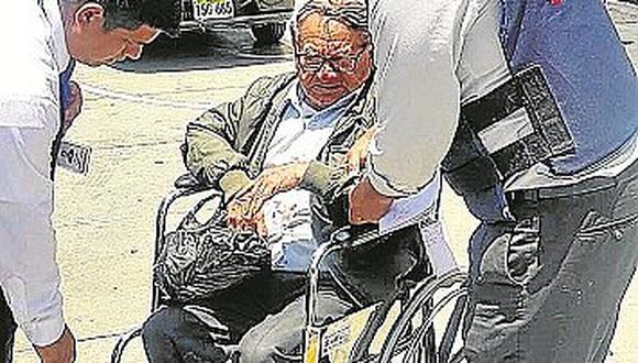 Anciano queda herido al ser embestido por moto