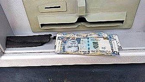Caen dos acusados de robar dinero en cajero de banco