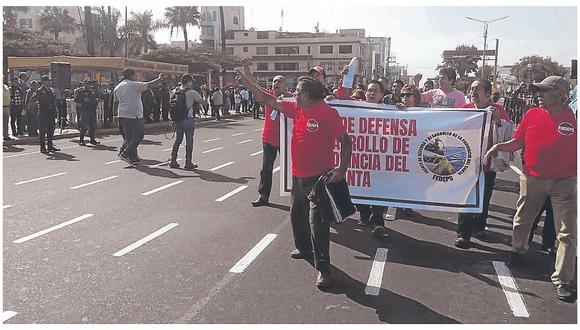 Miembros del Frente de Defensa exigen diálogo a alcalde Roberto Briceño 