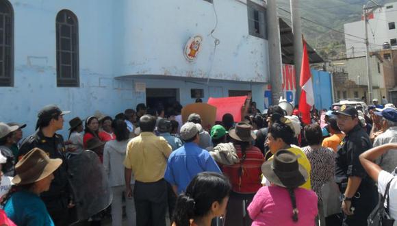Pobladores de San Luis protestan frente a Gobernación de Huánuco
