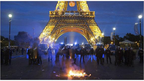 Eurocopa: La Torre Eiffel cierra hoy por los disturbios durante la final de torneo (VIDEO)