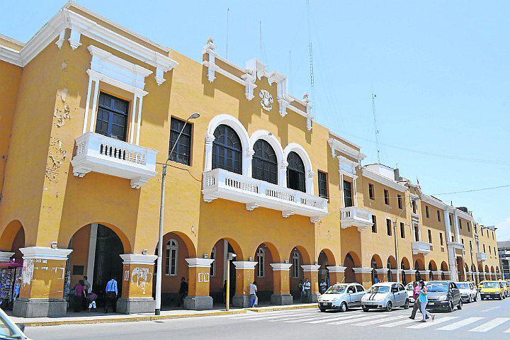 Municipalidad de Ica adeuda sueldos desde el 2015