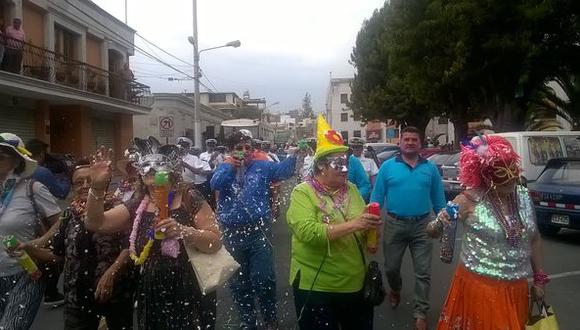 Arequipa: Despiden carnaval en Yanahuara con pasacalle