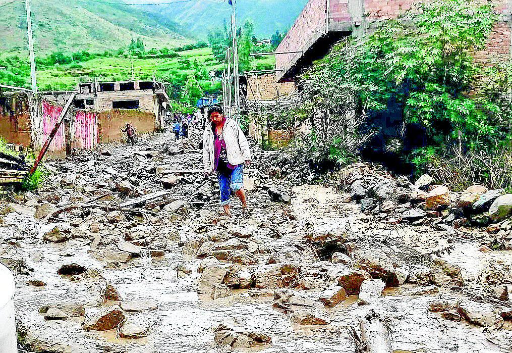 Huaico arrasa con cinco viviendas y afecta otras 80 en el centro poblado de Yanag