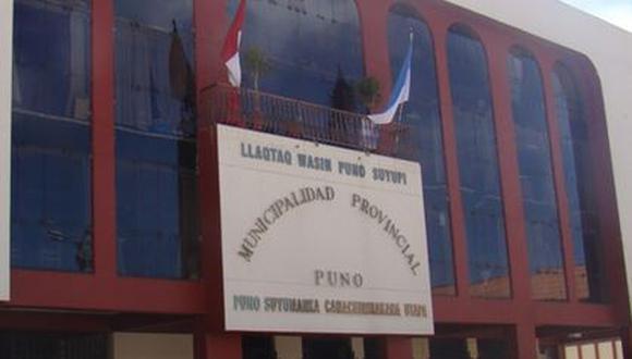Trabajadores de construcción civil toman Municipio de Puno
