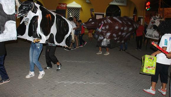 La Libertad: Singular concurso de vacas locas en Guadalupe 