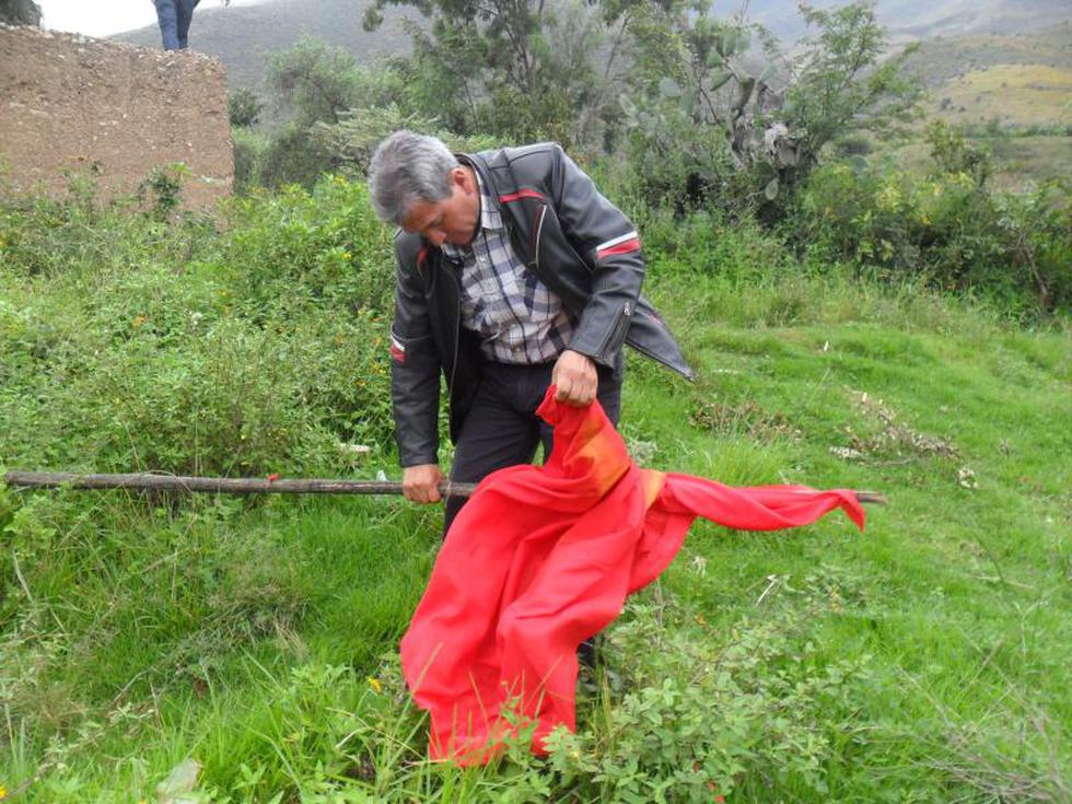 Dejan trapos rojos y hacen pintas de SL 