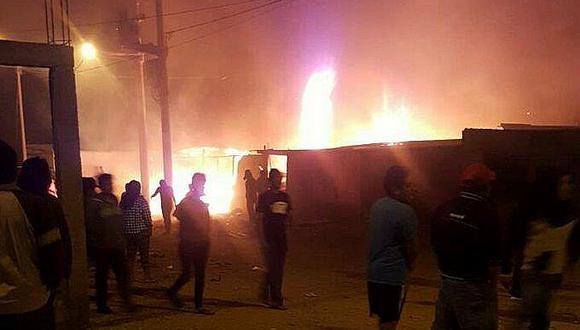 Piura: Incendio reduce a cenizas 8 viviendas y afecta a otras cinco en Talara