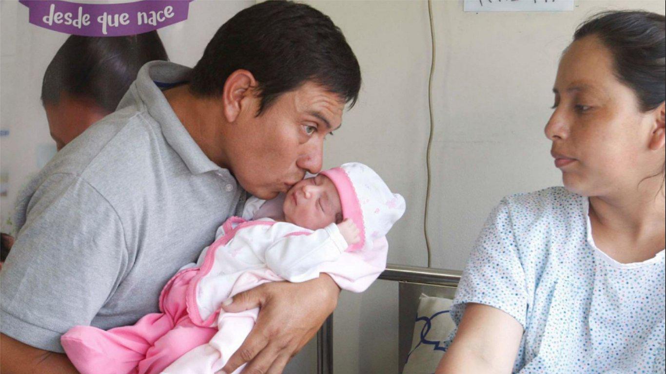 Más días para los padres: Congreso amplía a diez días licencia de paternidad para trabajadores