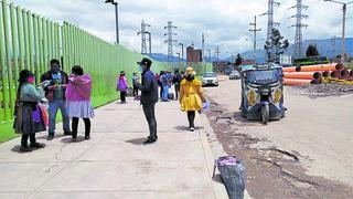 Ante cierre en Ticlio pasajeros optan por transporte informal que los traslada por otra ruta