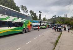 Bloquean pase a Pucallpa: buses interprovinciales están varados en el kilómetro 86 de carretera Federico Basadre