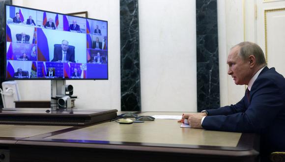 El presidente ruso Vladimir Putin preside una reunión del Consejo de Seguridad a través de un enlace de video en Moscú el 29 de septiembre de 2022. (Foto de Gavriil GRIGOROV / SPUTNIK / AFP)