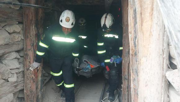 Cuerpos de mineros fueron rescatados por Policías. (Foto: GEC)