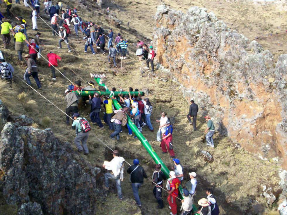 Población realiza tradicional Bajada de Cruces (FOTOS)