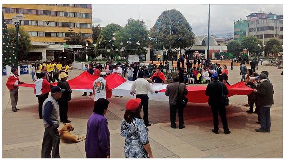 ​Con lavado de banderas anuncian marcha contra indulto a Alberto Fujimori