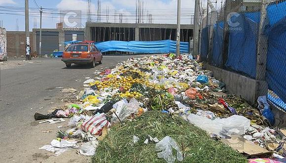 Comerciantes abandonan desechos en diferentes puntos de Río Seco