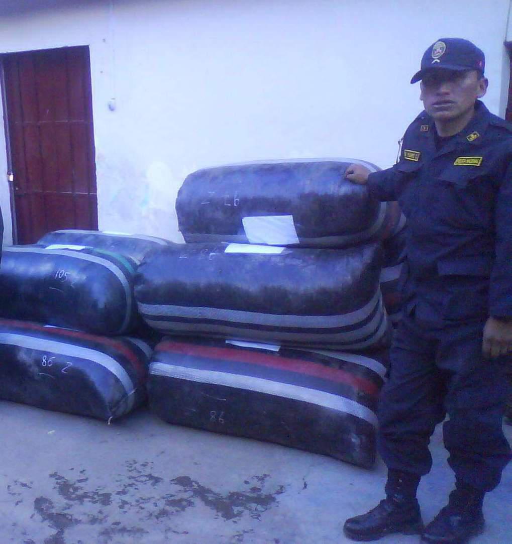 PNP decomisa dos toneladas de carbón vegetal 