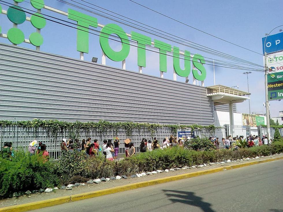 Mujeres abarrotan centros comerciales y mercados en Trujillo (FOTOS)