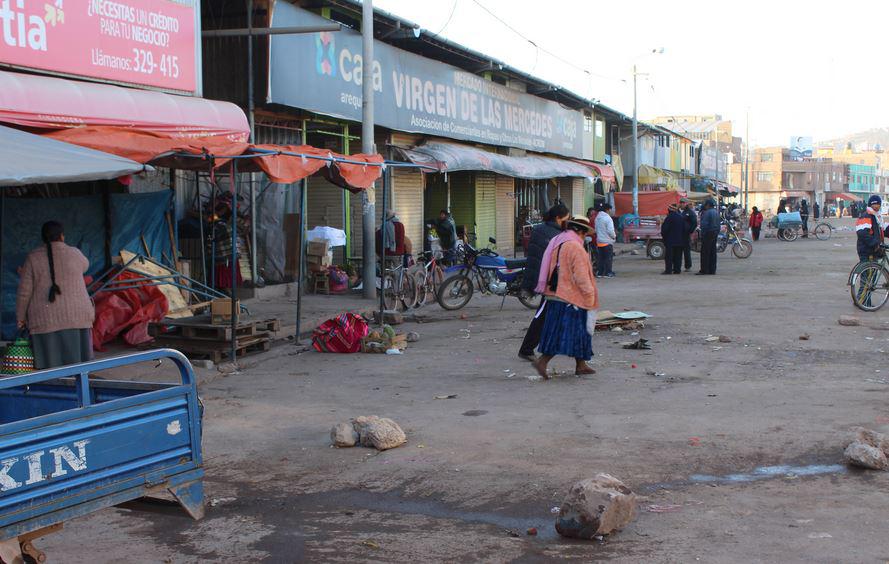 Ordenan a comerciantes en Juliaca