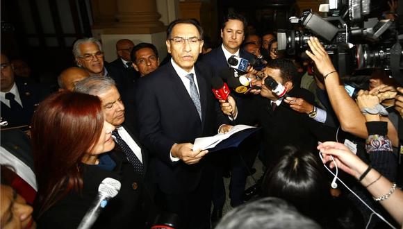 Referéndum: Martín Vizcarra entregó al Congreso los tres proyectos para la reforma política