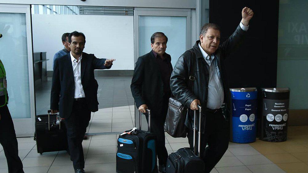 Congresistas del Apra y Frente Amplio retornaron de Uruguay tras reuniones por asilo a Alan García