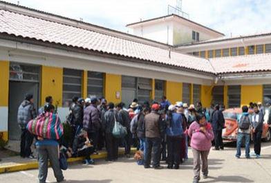 Golpean a mujer por sospechas de asesinato en Puno