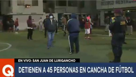 45 ciudadanos intervenidos por la Policía en una cancha deportiva en San Juan de Lurigancho. | Foto: TV Perú.