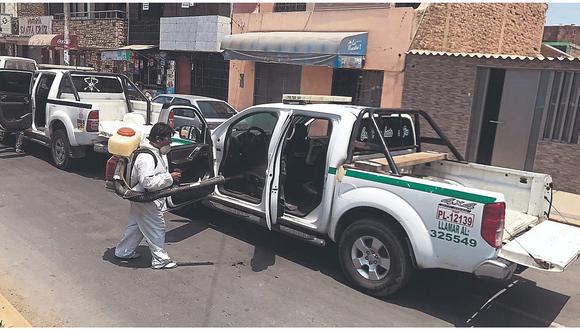 Chiclayo: Fumigan patrulleros y motos de  PNP