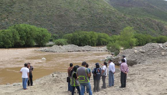 Clausuran empresas que extraen arena atentando contra el río Huallaga