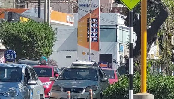 Grifos de la ciudad están vendiendo el galón de combustible de 90 con tendencia es a la baja. (Foto: GEC)