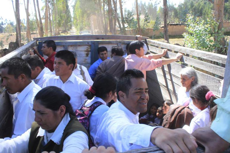 En riachuelo orates reciben bautizo cristiano (FOTOS)