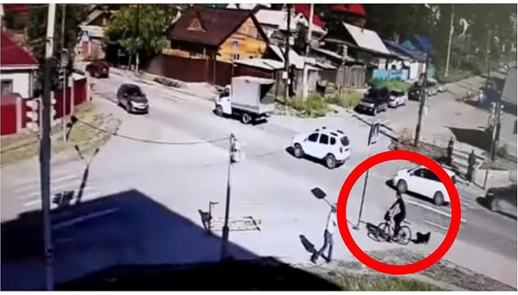 YouTube: un ciclista con mucha suerte se salvó de un choque (VIDEO)